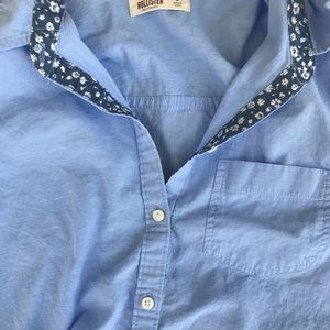 Hollister 🏝 Blue Button-Down with Trim (No Logo)
